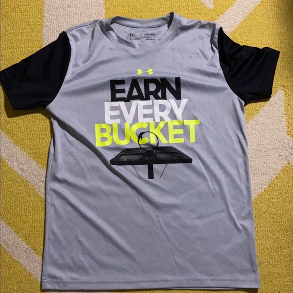 Gray Under Armour t-shirt